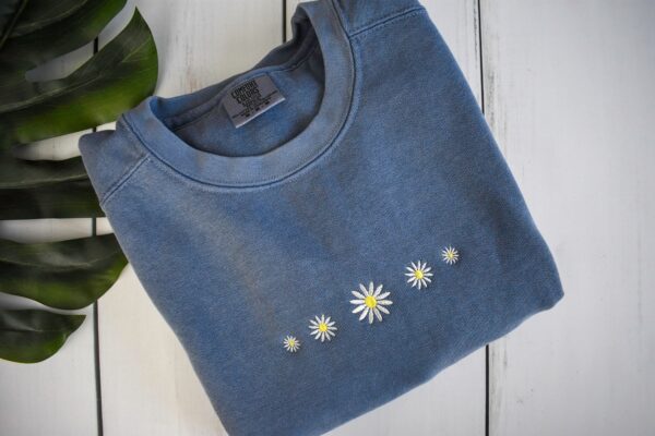 Embroidered Sweatshirt Lovely Floral Daisy