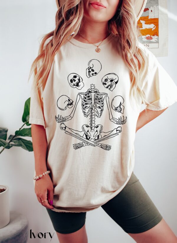 Skeleton Juggling Shirt – Spooky Halloween