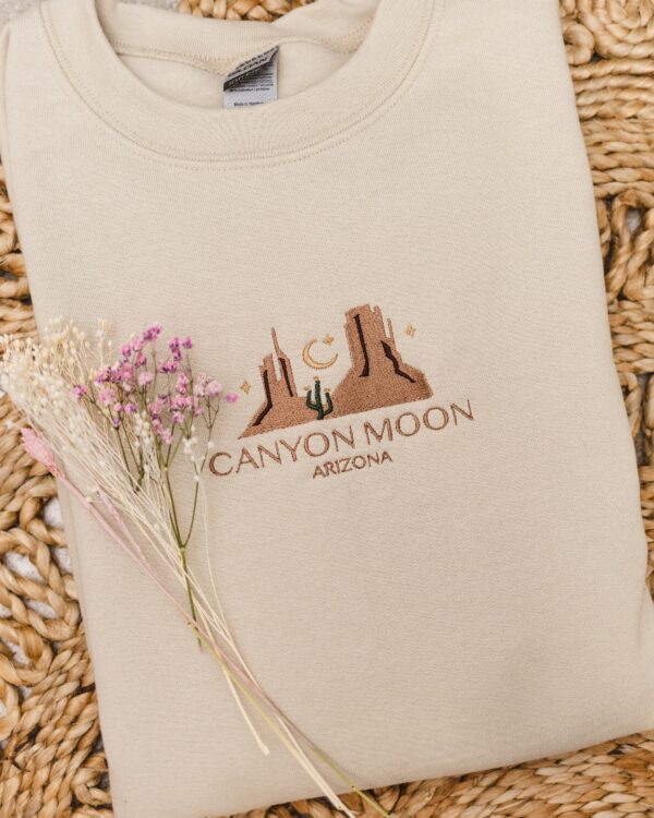 Vintage Embroidered Sweatshirt Canyon Moon Arizona