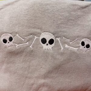 Vintage Embroidered Sweatshirt Inspired Halloween Skull & Crossbones Hoodie Tee