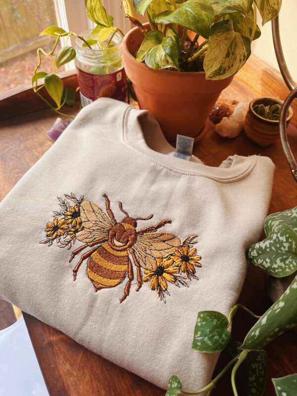 Floral Bumble Bee Embroidered Sweatshirt