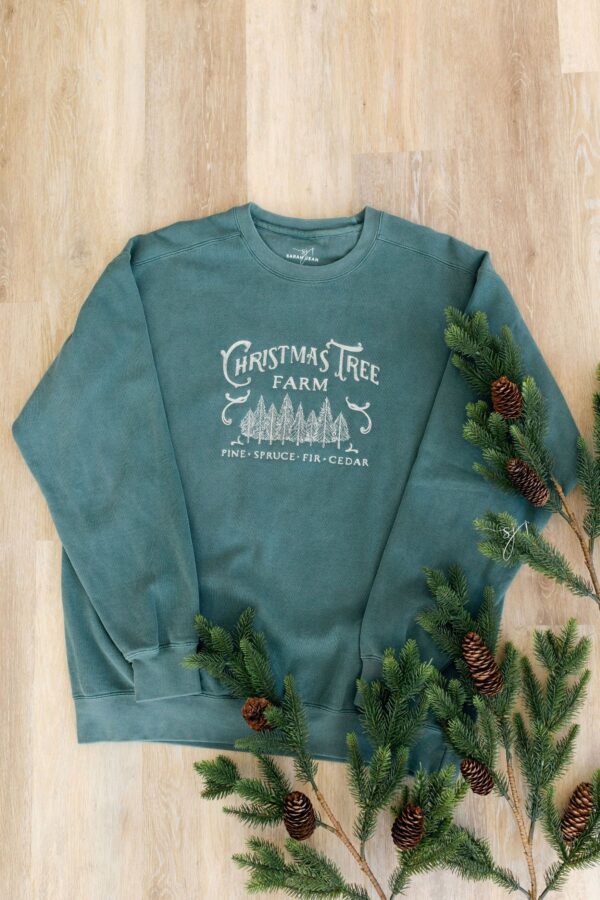 Vintage Embroidered Sweatshirt Christmas Tree Farm