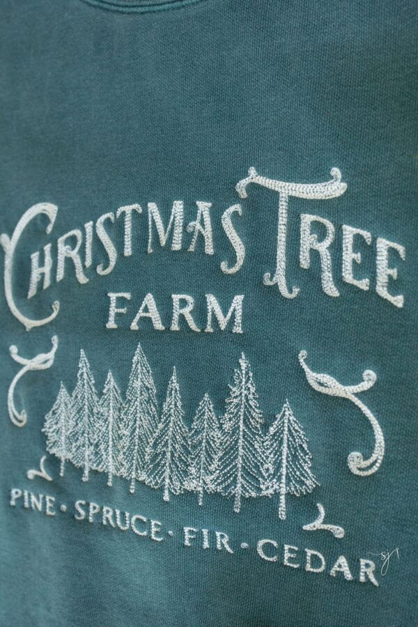 Vintage Embroidered Sweatshirt Christmas Tree Farm