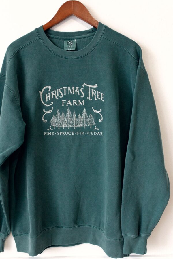 Vintage Embroidered Sweatshirt Christmas Tree Farm