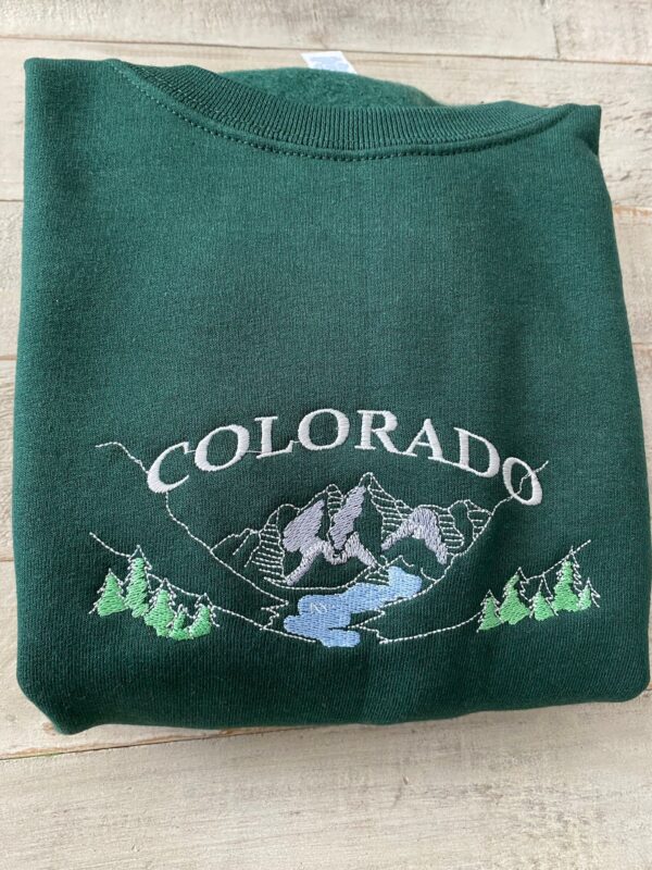 Vintage Mountain Colorado Embroidered Sweatshirt