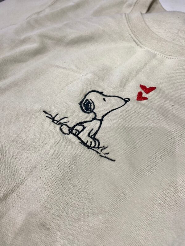 Embroidered Snoopy Falling Love With Heart Sweatshirt