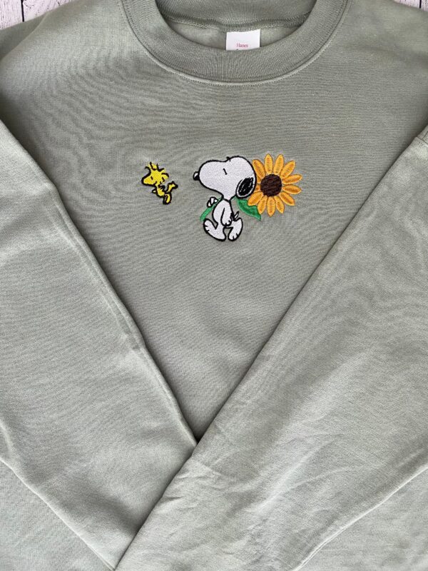 Vintage Embroidered Sweatshirt Snoopy Sunflower