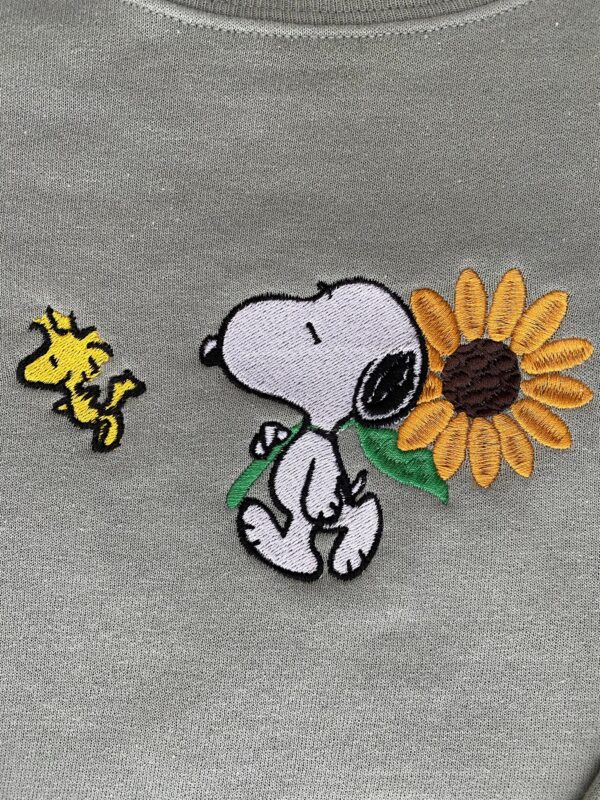 Vintage Embroidered Sweatshirt Snoopy Sunflower