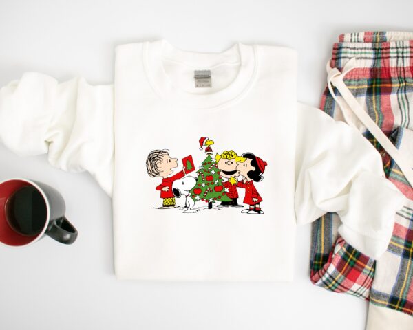 Decor Tree Christmas Friends Snoopy & Charlie Brown Sweatshirt