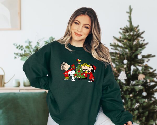 Decor Tree Christmas Friends Snoopy & Charlie Brown Sweatshirt