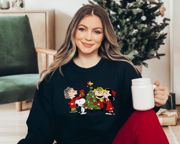 Decor Tree Christmas Friends Snoopy & Charlie Brown Sweatshirt