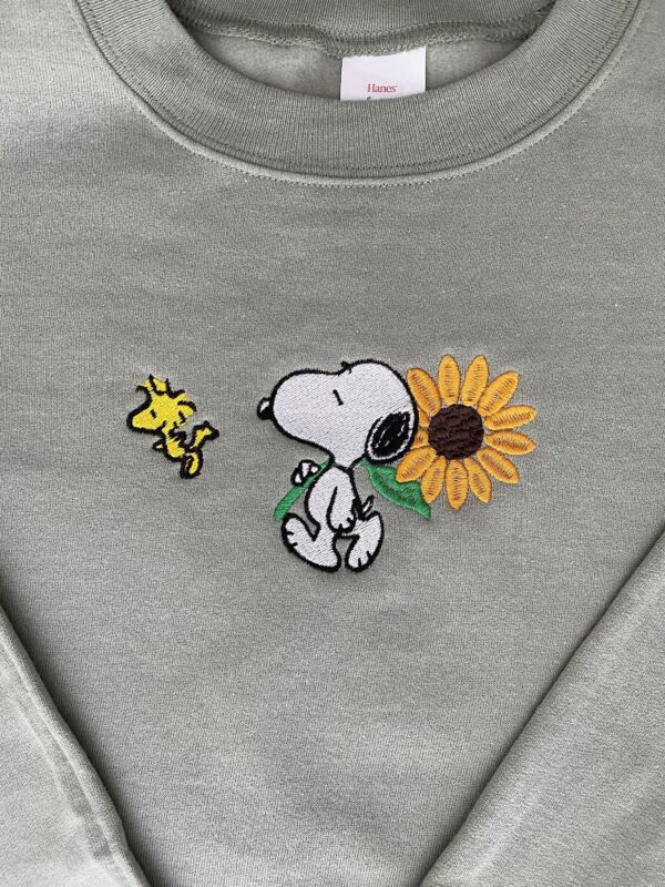 Vintage Embroidered Sweatshirt Snoopy Sunflower