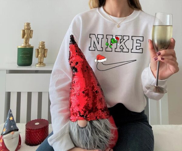 Vintage Nike Sweatshirt Matching Grinch And Christmas Hat