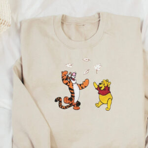 Vintage Autum Winnie The Pooh And Tigger Play Together Embroidered Sweatshirt