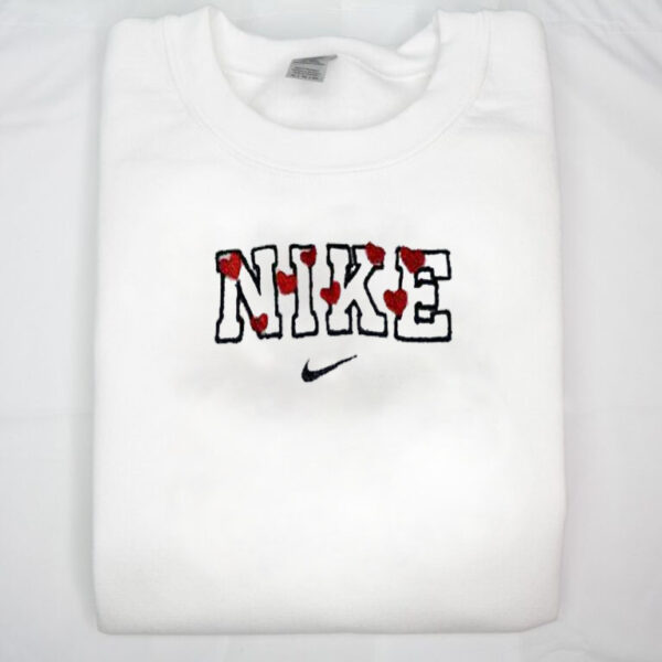 Vintage Nike Heart Embroidered Sweatshirt Hoodie Tee