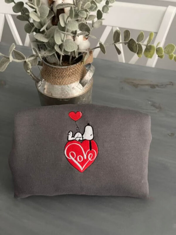 Love Heart Valentines Day Snoopy Embroidered Sweatshirt